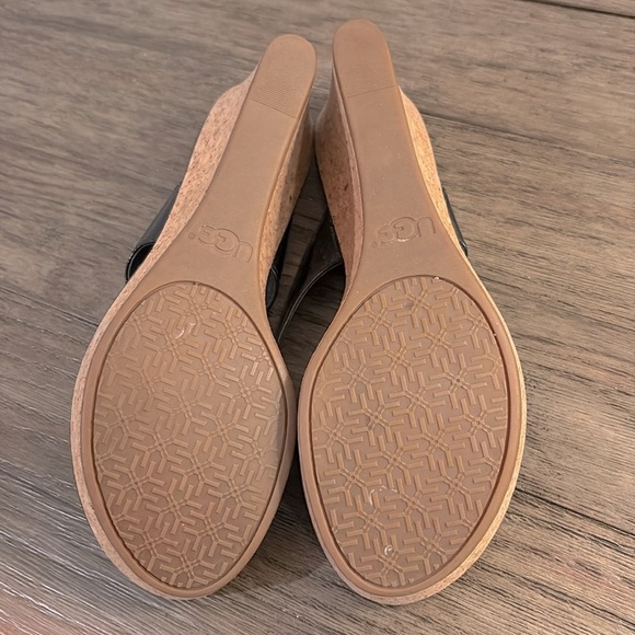 [Ugg] Australia Natassia Black Patent Leather Comfort Slip-On Wedges Women’s 10 - Picture 7 of 12